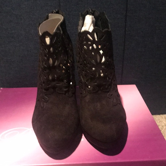 Black booties - Picture 2 of 5